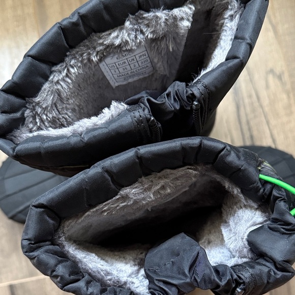 Dream Pairs Kids Black and Neon Green Snow Boots - Size 3 - Picture 4 of 6